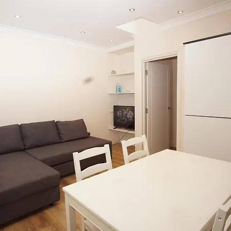 Apartment Evergreen Apartments- Flat 2 London