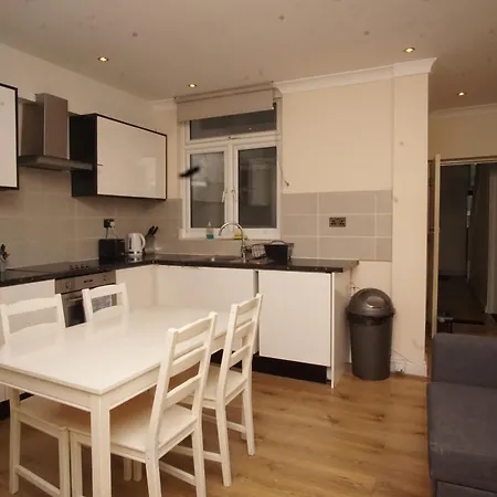 Evergreen Apartments- Flat 2 Apartment