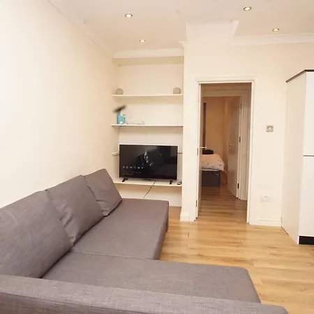 Apartment Evergreen Apartments- Flat 2 *