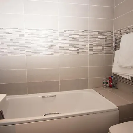 Evergreen Apartments- Flat 2 London