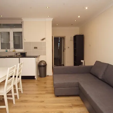 Apartment Evergreen Apartments- Flat 2 *