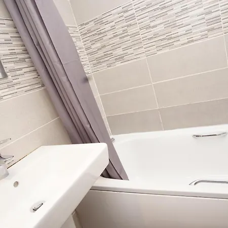 Apartment Evergreen Apartments- Flat 2