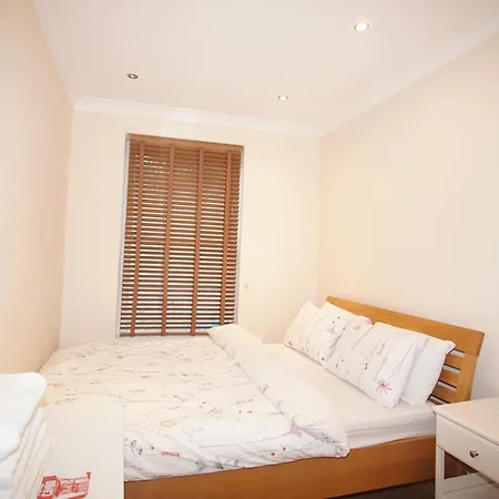Evergreen Apartments- Flat 2 Apartment *