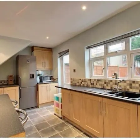Charming 3 Bedroom House Holiday home *