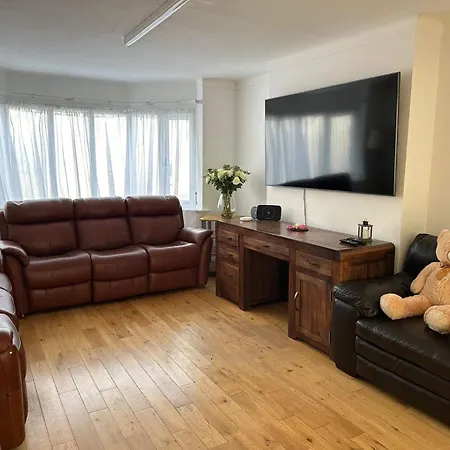 House For Rent In London * Mill Hill