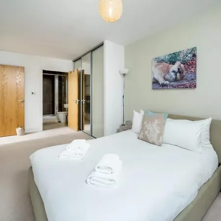 2 Bedroom Canning Town Newham Excel With Free Parking