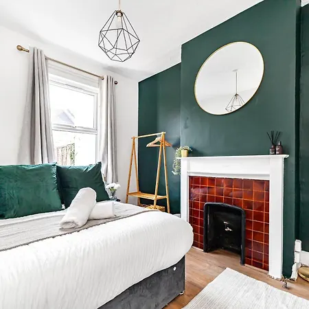 Riverdale 4 Beds *