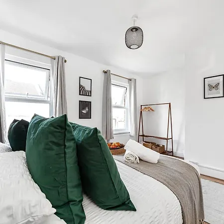 Riverdale 4 Beds