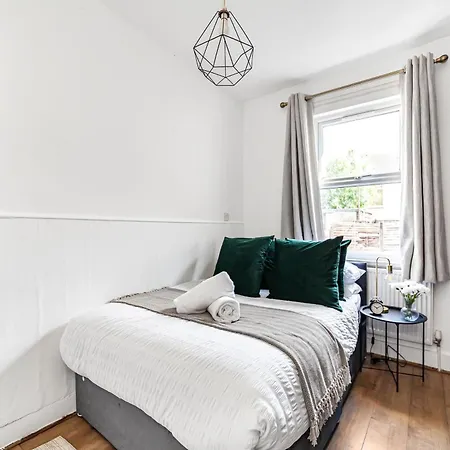 Апартаменты Riverdale 4 Beds