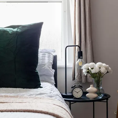 Riverdale 4 Beds Апартаменты *