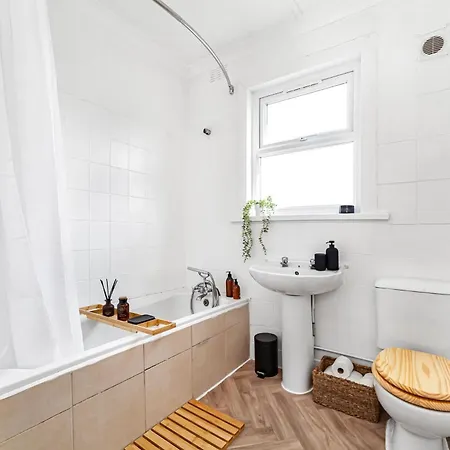 Апартаменты Riverdale 4 Beds *