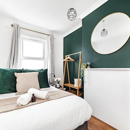 Riverdale 4 Beds