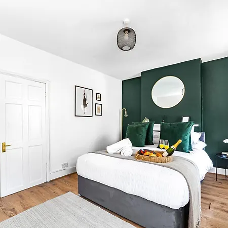 Апартаменты Riverdale 4 Beds