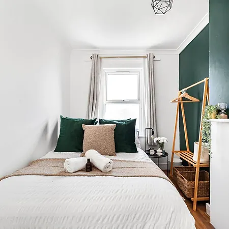 Апартаменты Riverdale 4 Beds