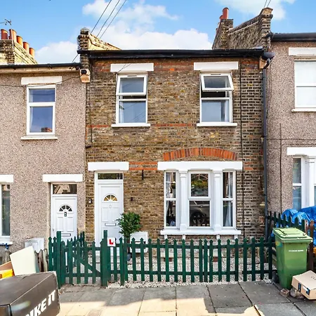 Riverdale 4 Beds Апартаменты
