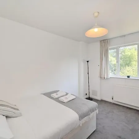 3-bedroom With Parking In Maida Vale London