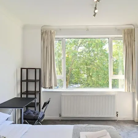 3-bedroom With Parking In Maida Vale