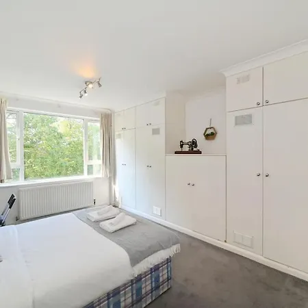 3-bedroom With Parking In Maida Vale Apartment London