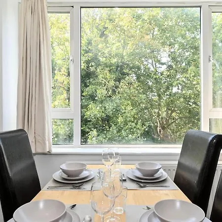 3-bedroom With Parking In Maida Vale * London