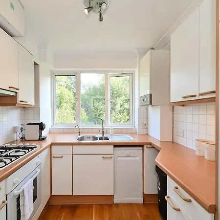 3-bedroom With Parking In Maida Vale