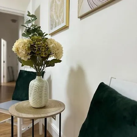 64 Queen's Grove Nw8 6er A-full Address *