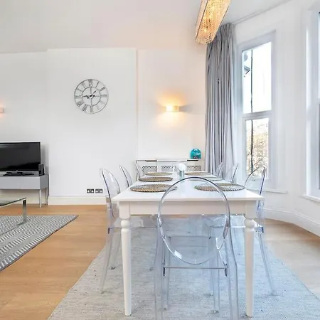 Charming 2 Bedroom Flat In Kensington * London