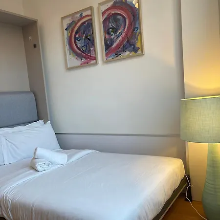 Elegant Apartment London