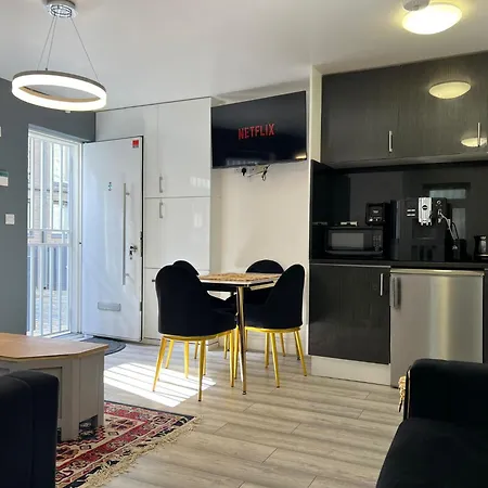 Modern Comfort One Bed Flat In Golders * London