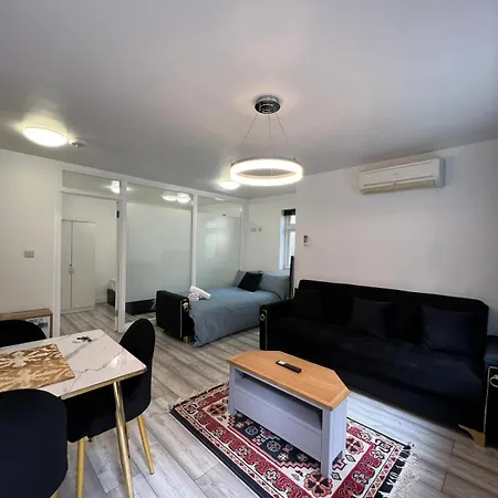 Modern Comfort One Bed Flat In Golders