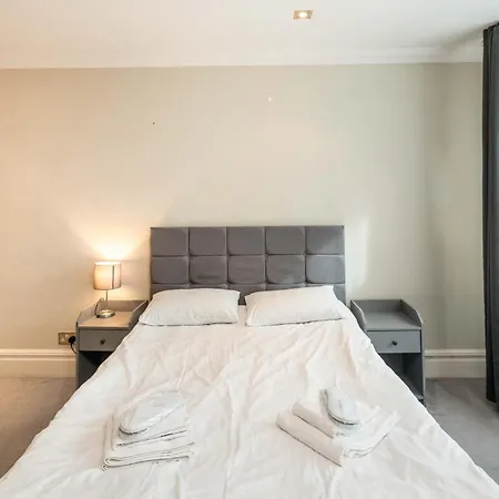 Kensington Skyline Penthouse 아파트 *