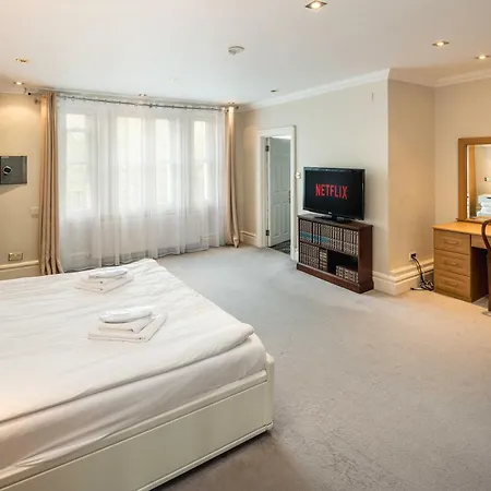 Kensington Skyline Penthouse 아파트 *