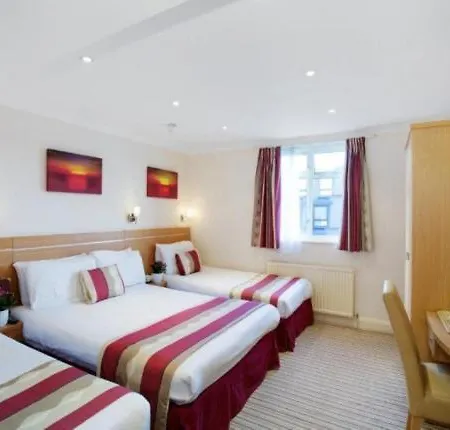 Queens Park Premier Hyde Park 4*
