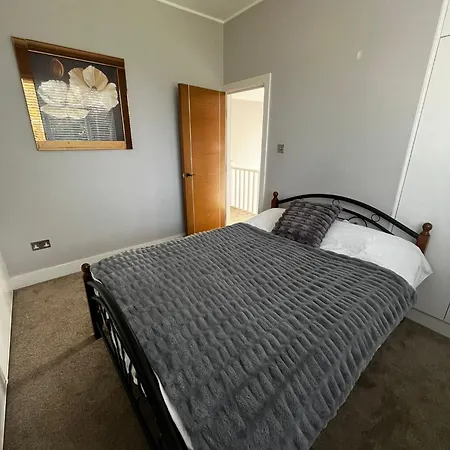 Holiday home Luxury 5 Bedroom House With Private Car Park In London *