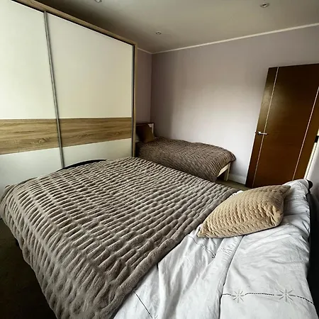 Holiday home Luxury 5 Bedroom House With Private Car Park In London Hendon
