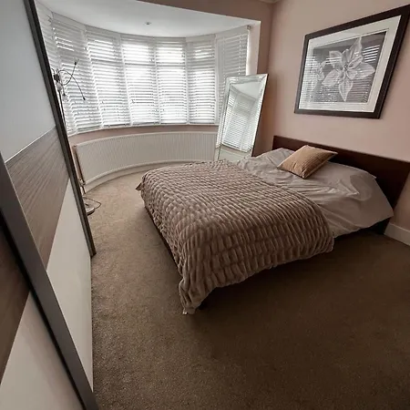Holiday home Luxury 5 Bedroom House With Private Car Park In London