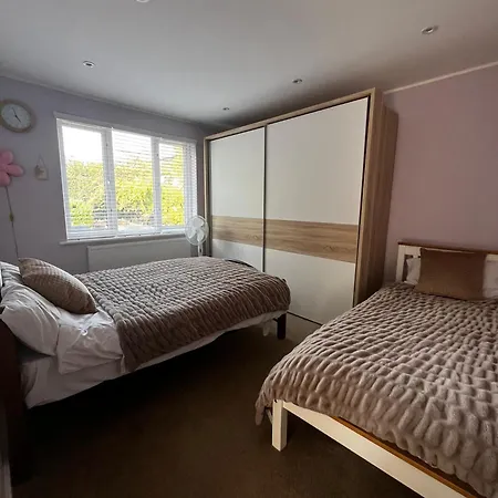 Holiday home Luxury 5 Bedroom House With Private Car Park In London Hendon