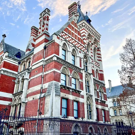 Excellent Entire Between St Pauls Cathedral And Covent Garden Apartment London