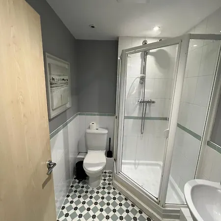 Apartment Modern Two Bedroom Two Bath Opp Tube Station