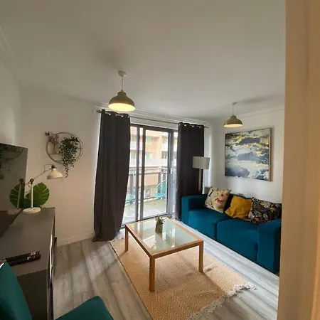 Modern Two Bedroom Two Bath Opp Tube Station *