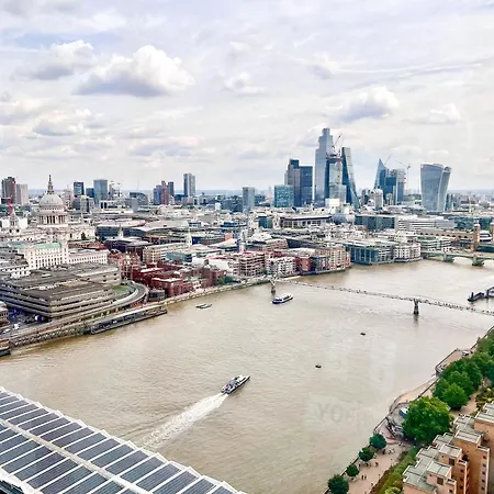 Happy River Thames View Entire