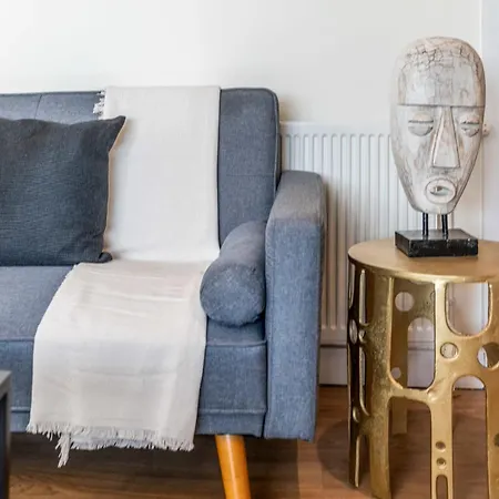 Modern Comfort Stratford 3br Duplex
