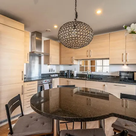 Modern Comfort Stratford 3br Duplex London