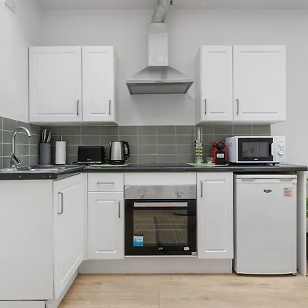 Luxury Boutique - La Reserve South Kensington Apartment *