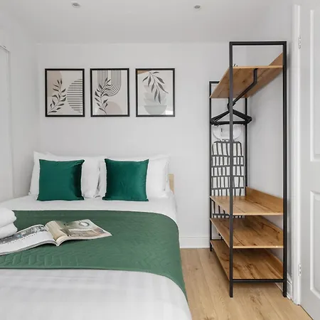 Luxury Boutique - La Reserve South Kensington Apartment *