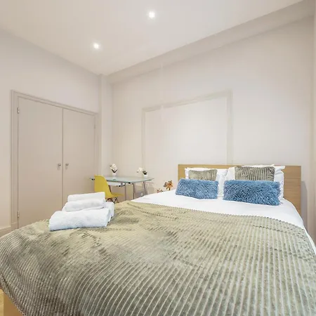 Luxurious Two-bedroom Haven In Marylebone
