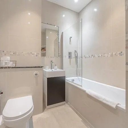Luxurious Two-bedroom Haven In Marylebone *