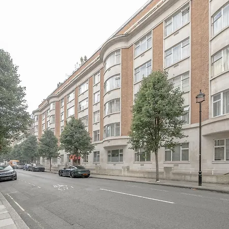 Luxurious Two-bedroom Haven In Marylebone *