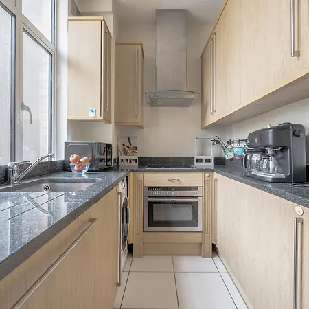 Luxurious Two-bedroom Haven In Marylebone London