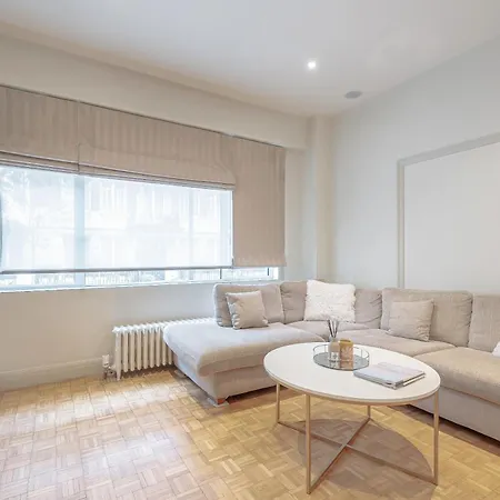 Luxurious Two-bedroom Haven In Marylebone