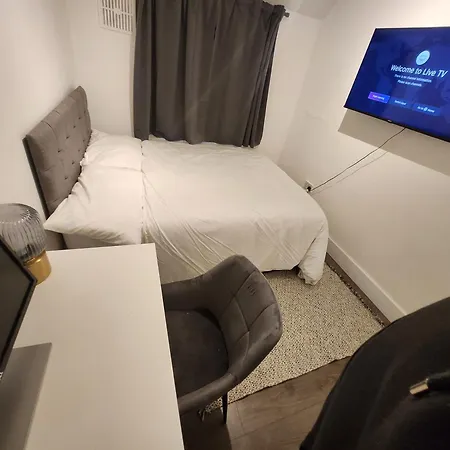 Flat With Work Station, Monitor, Smart Tv & Netflix Apartamento Londres